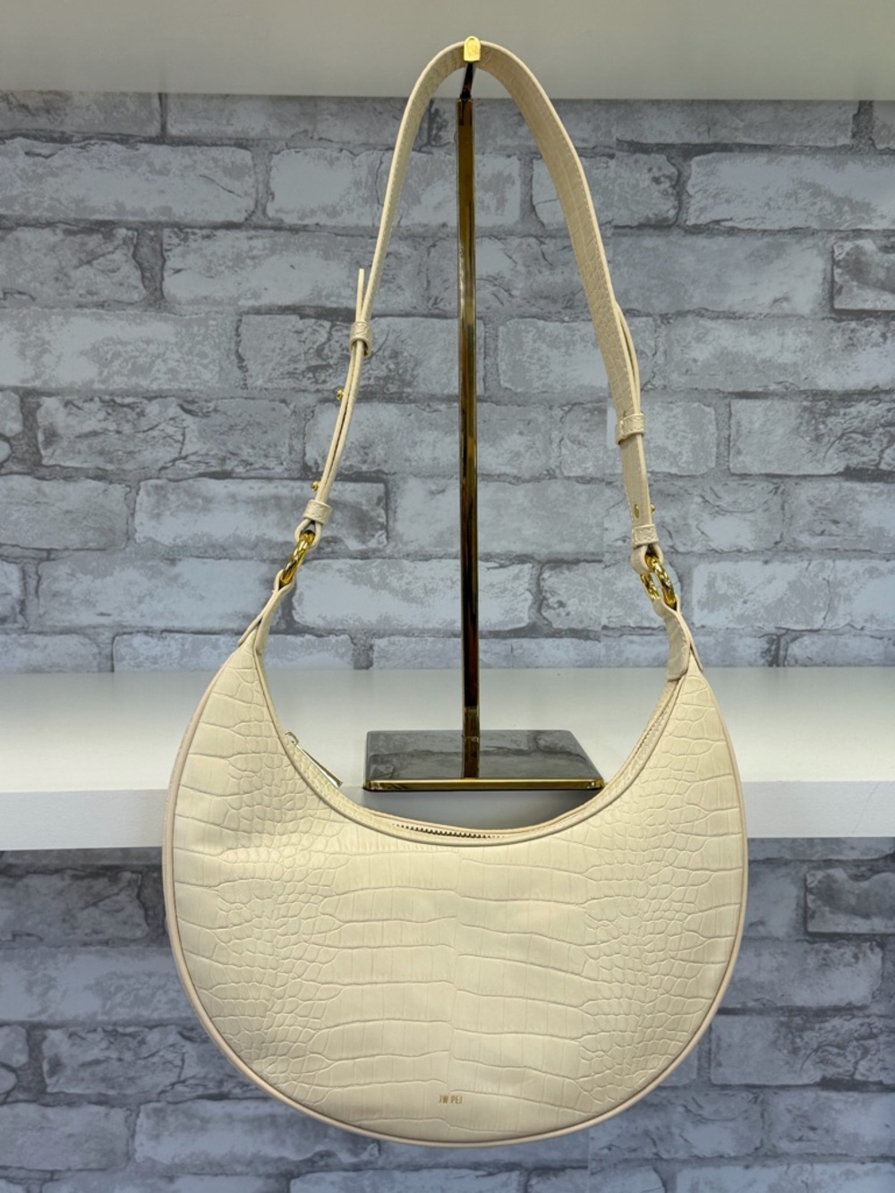 JW PEI Carly Saddle Bag in Ivory Croc Like New Condition Chic Elegant Capsule - Picture 6 of 17